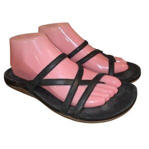CHACO CORDOVA Sz 9 Black Leather Criss Cross Logo Beach Vacation Resort Sandals